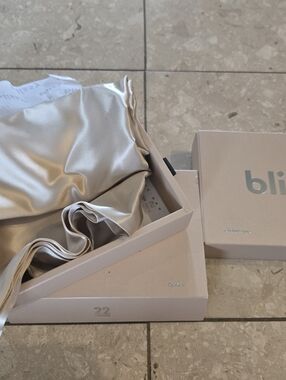 NEW Set Of 2 Blissy Silk Pillowcases - Queen, Champagne 100% Pure Mulberry Silk